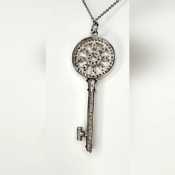 Necklace 925 Sterling Silver W/CZ Key Pendant and Chain - Picture 3 of 7